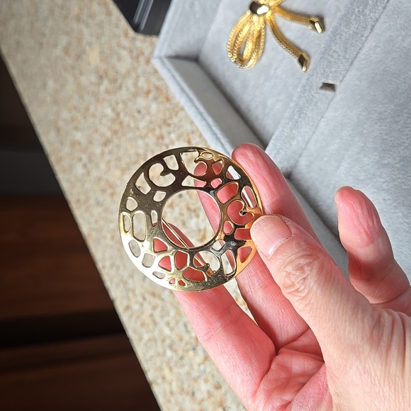 Vintage Gold-Tone Openwork Art Deco Brooch - Picture 12 of 12